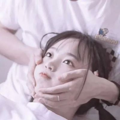 抖音吃饭拍照的情侣头像 夏天的风图片