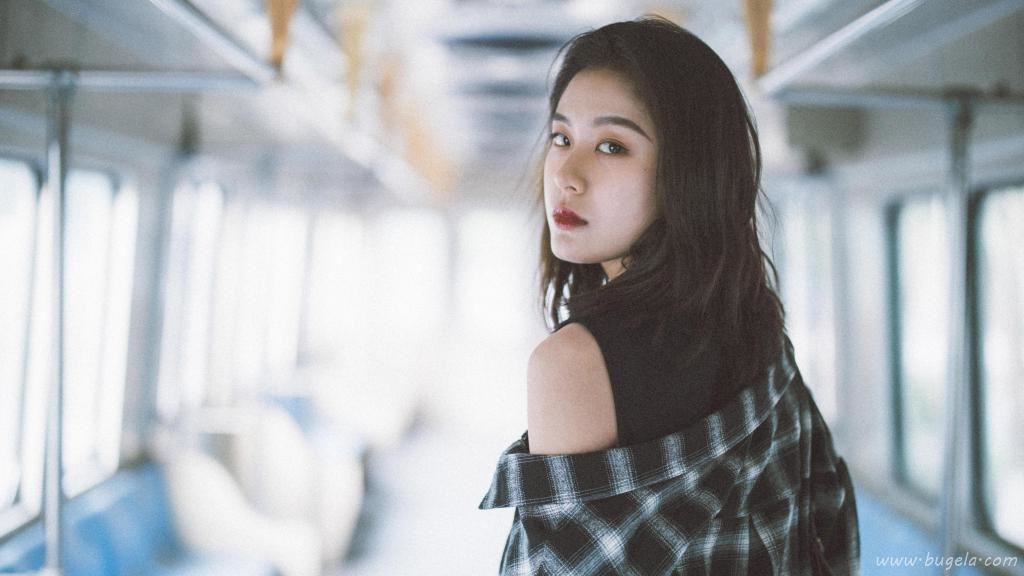 率性优雅的美女图片