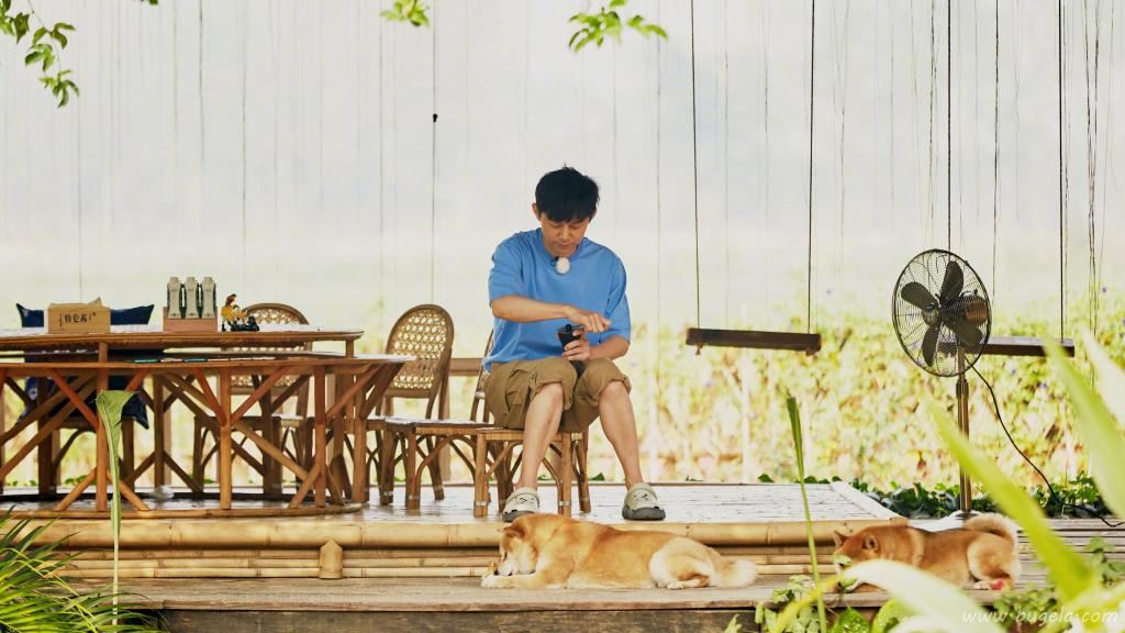 《向往的生活》成熟男神何炅时尚帅气剧照图片