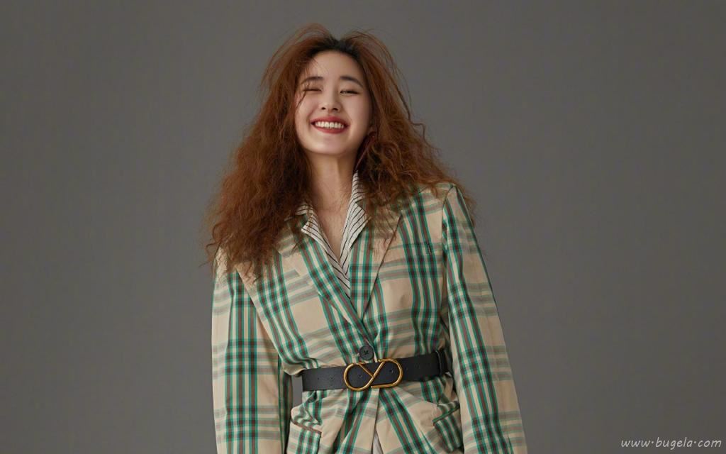 休闲风女神赵露思时尚白皙迷人写真图片