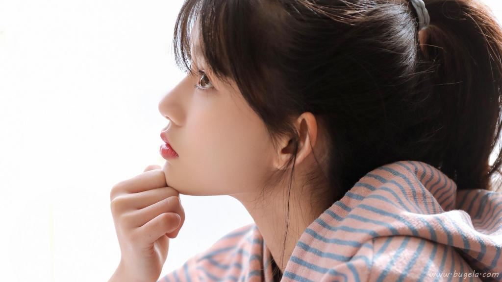 清新迷人的美女图片