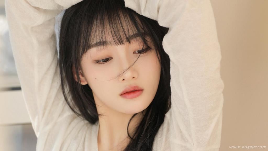 清新美女白皙迷人图片