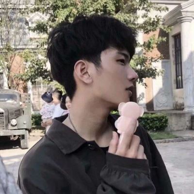 闺蜜两张图情侣头像真人 天上掉下个小哥哥图片