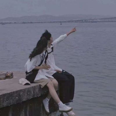 一人一动物的动漫情侣头像 对象不是人图片