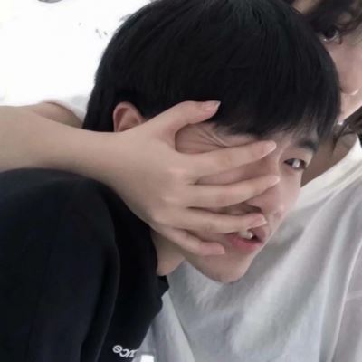 一人一动物的动漫情侣头像 对象不是人图片