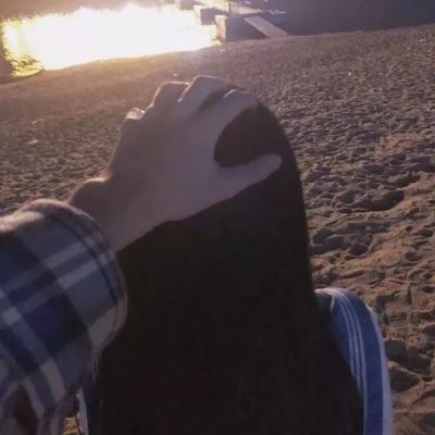 闺蜜情侣头像两不误真人 我的口红印图片