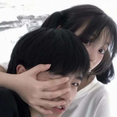 一人一动物的动漫情侣头像 对象不是人图片