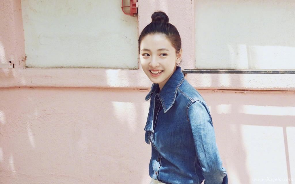 清秀靓丽女神吴倩时尚休闲牛仔街拍图片