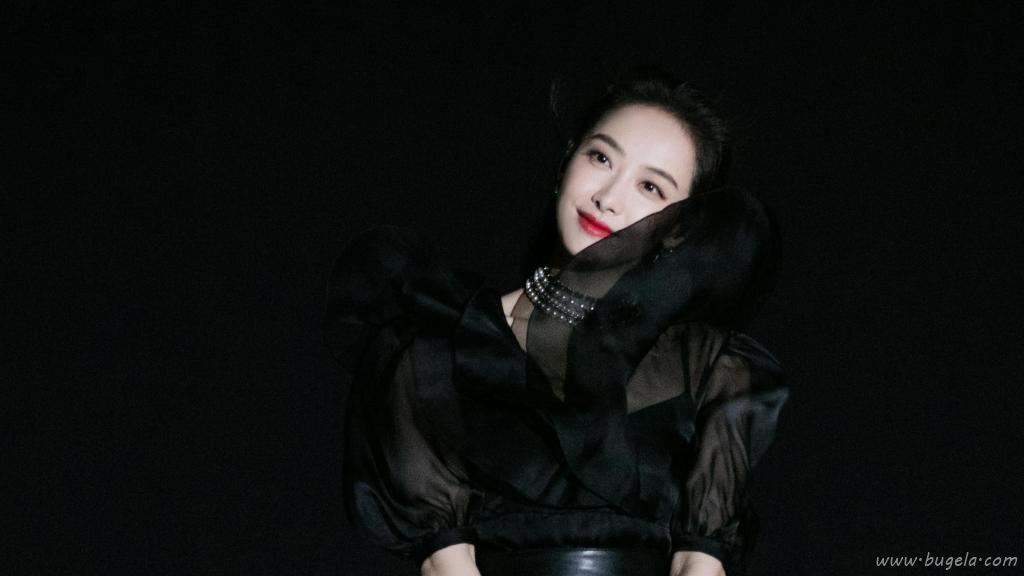 宋茜温婉知性优雅迷人黑色长裙性感写真图片