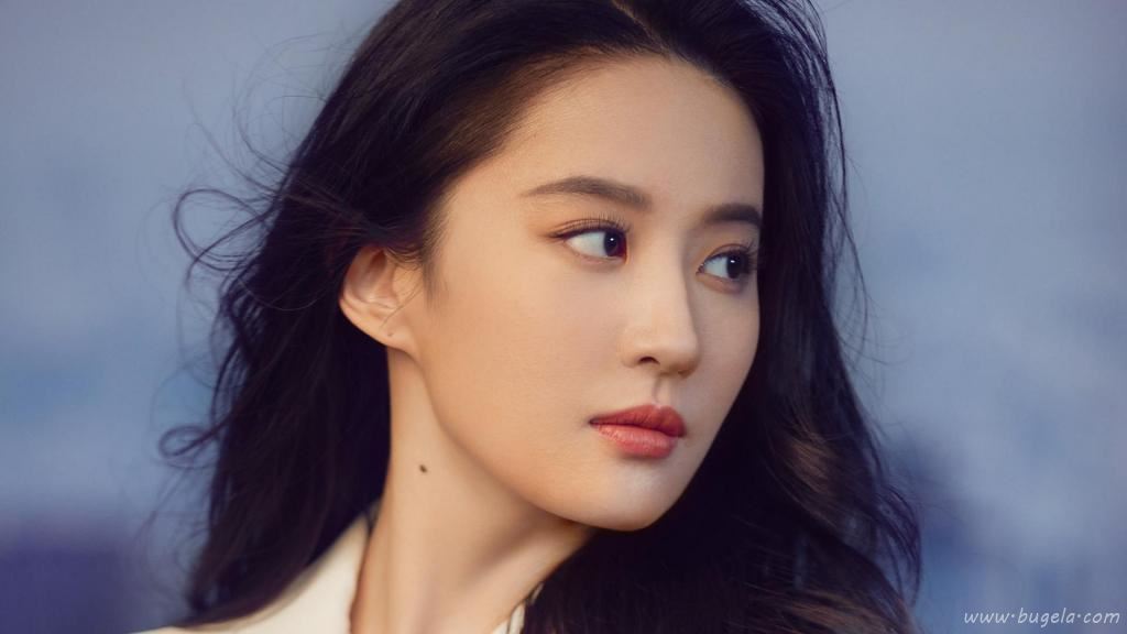 气质女神刘亦菲白色西装优雅迷人写真图片