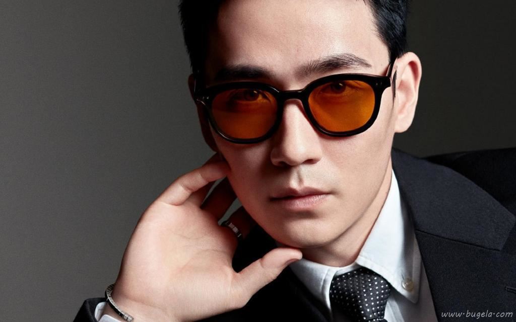 硬朗熟男朱一龙T杂志封面时尚写真图片