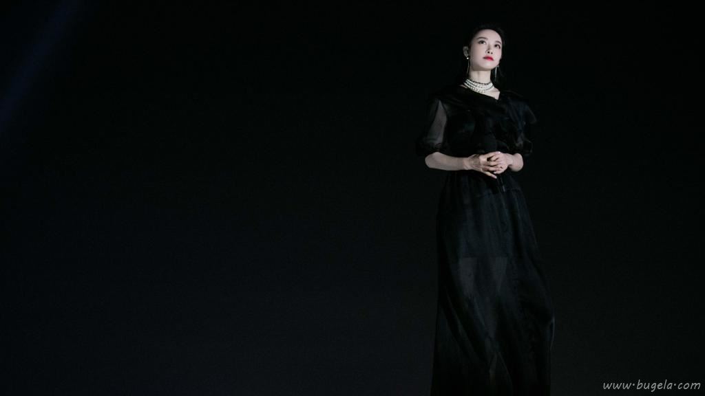 宋茜温婉知性优雅迷人黑色长裙性感写真图片