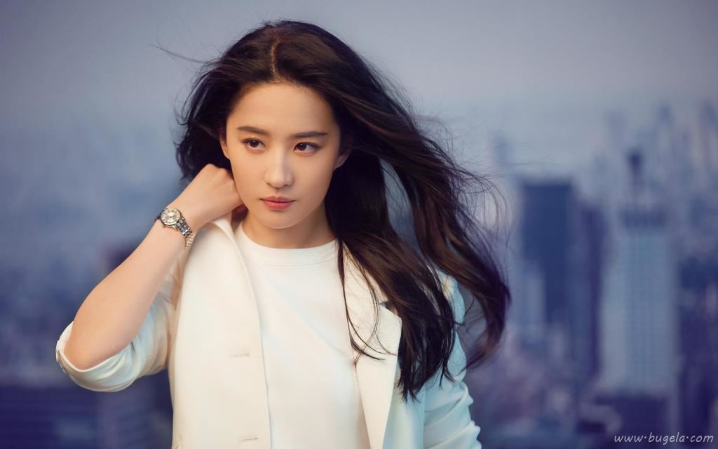 气质女神刘亦菲白色西装优雅迷人写真图片
