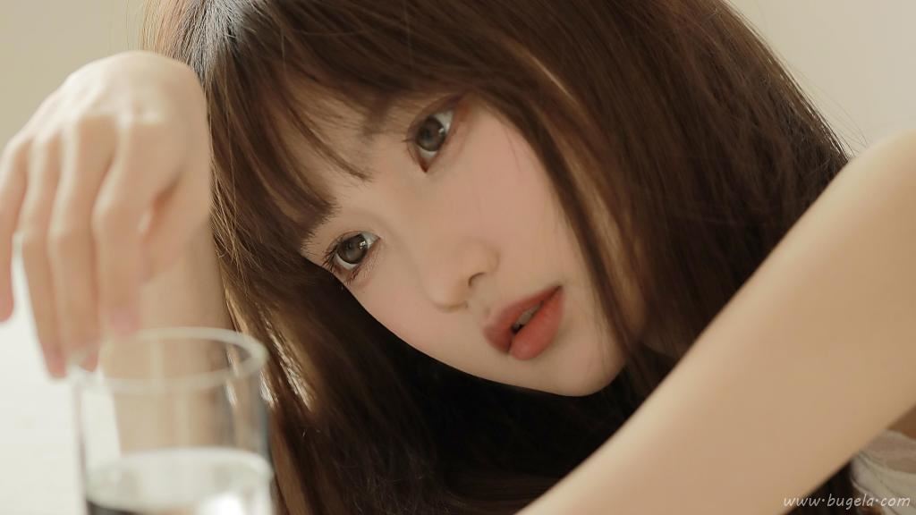 冷艳气质美女图片