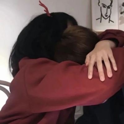 不明显的情侣头像沙雕一女一个狗 微信甜甜的情头图片