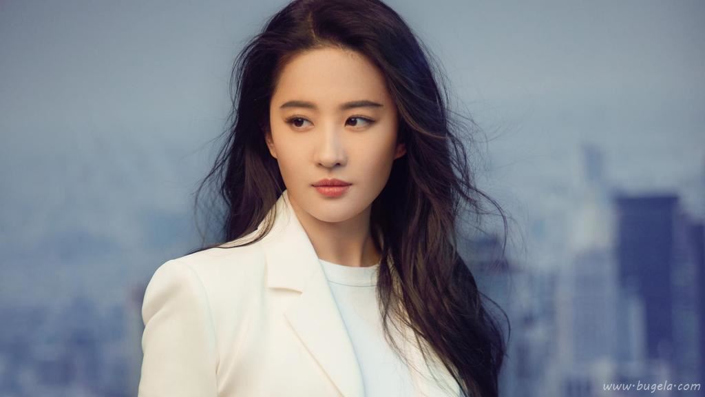 气质女神刘亦菲白色西装优雅迷人写真图片