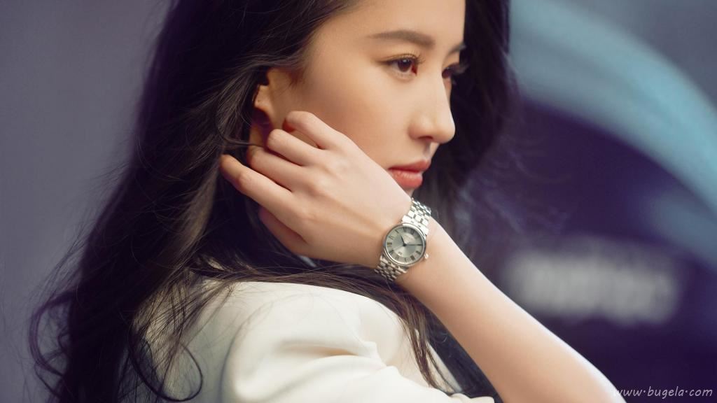 气质女神刘亦菲白色西装优雅迷人写真图片