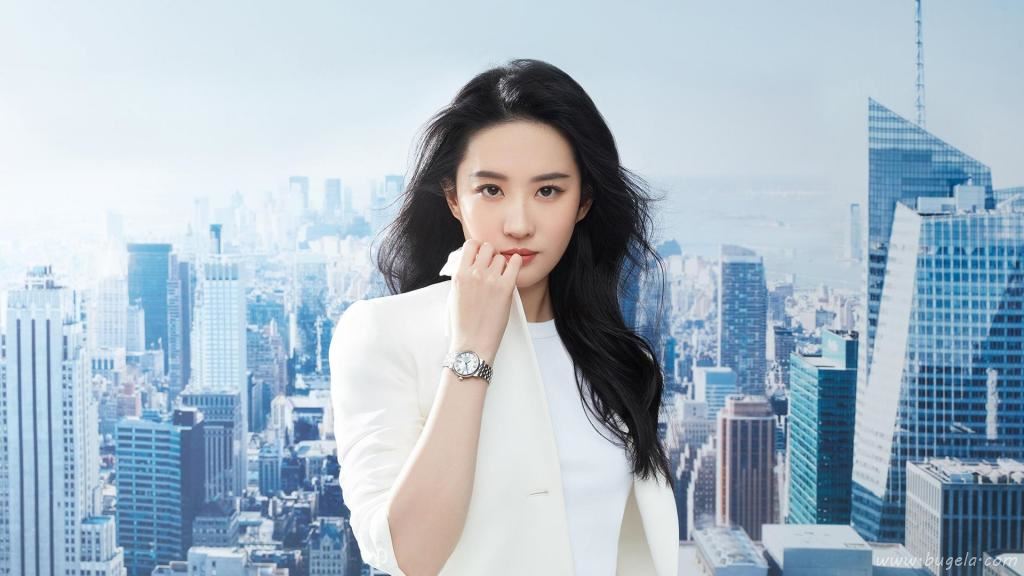 气质女神刘亦菲白色西装优雅迷人写真图片