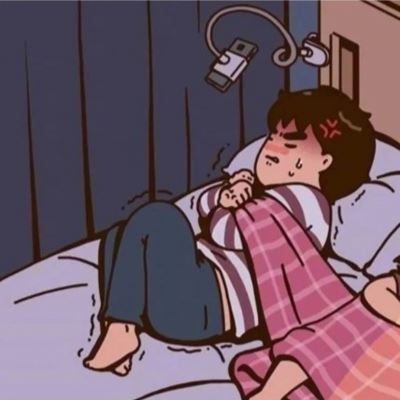 萌娃坐在凳子上的情侣头像 可爱情侣图片