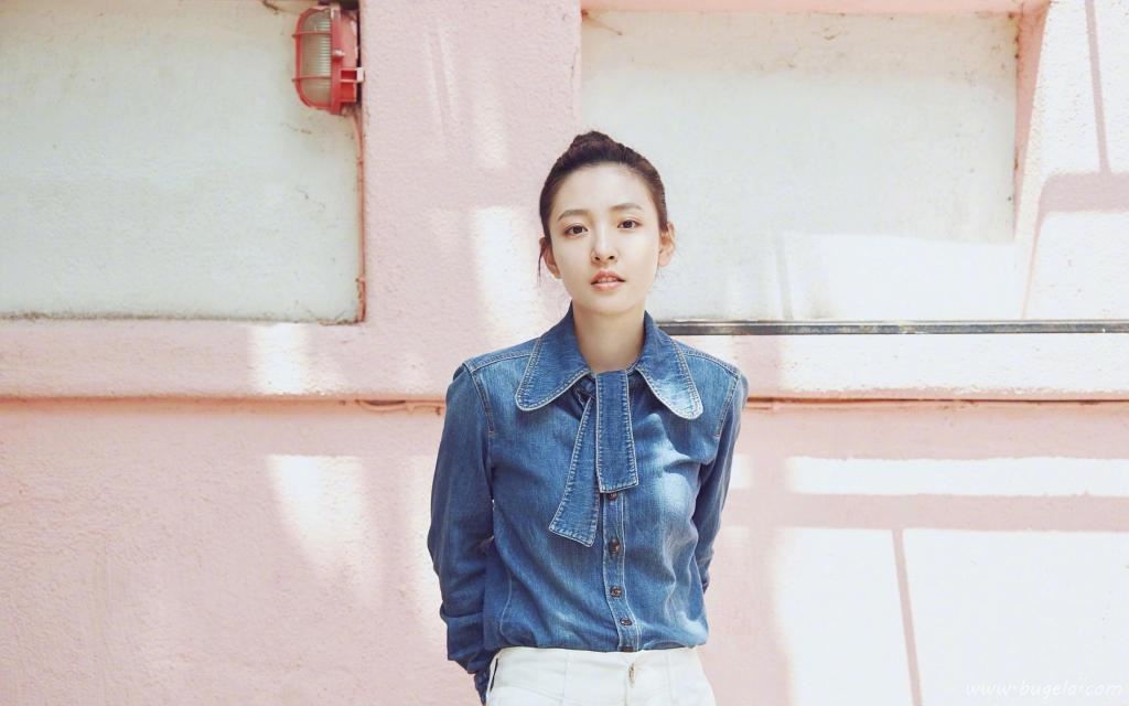 清秀靓丽女神吴倩时尚休闲牛仔街拍图片