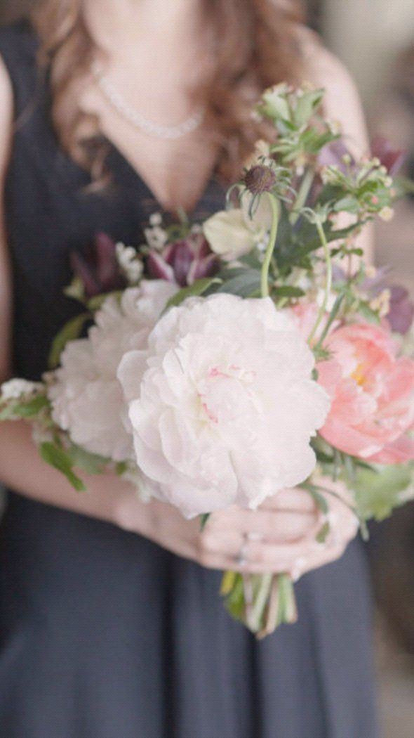 手捧鲜花唯美意境精选图片