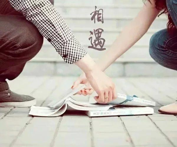 情侣牵手意境图大全带字图片