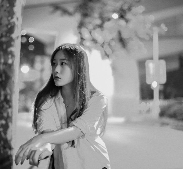 非主流颓废女生伤感黑白图片
