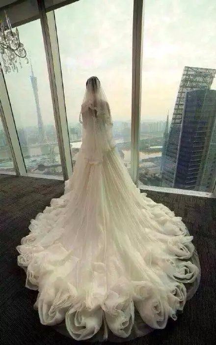 好看的女生婚纱合辑图片