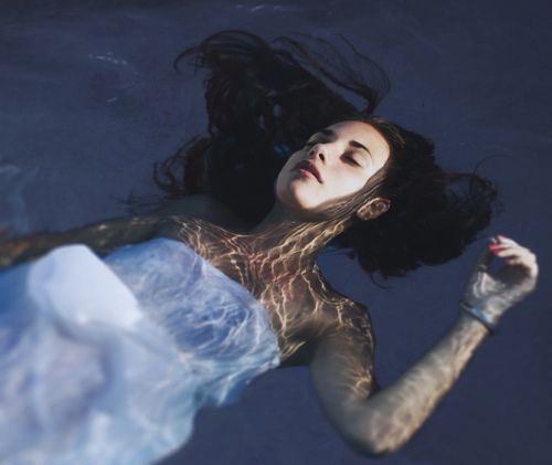 欧美女生水下唯美图片