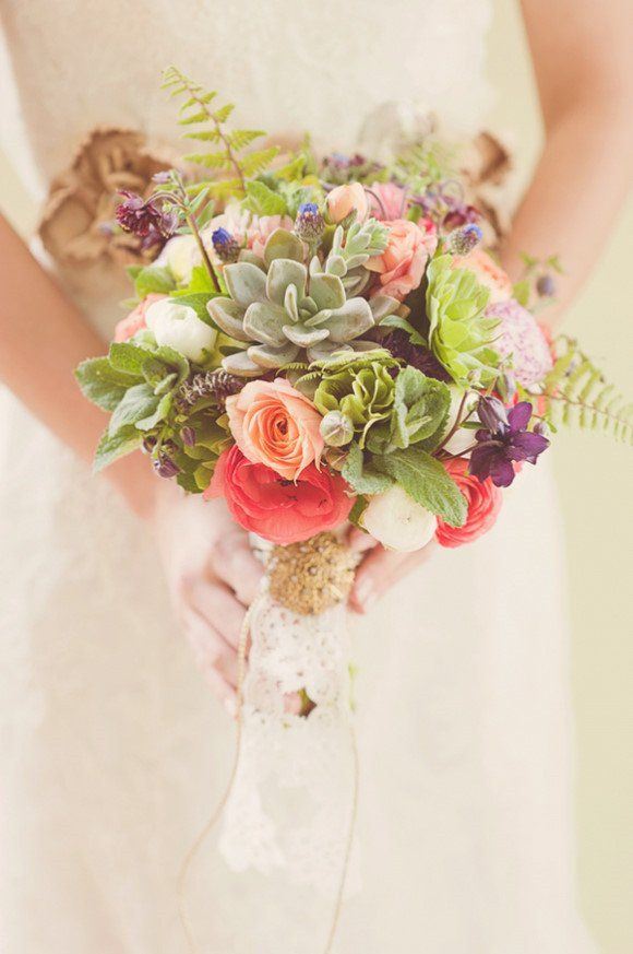 手捧鲜花唯美意境精选图片