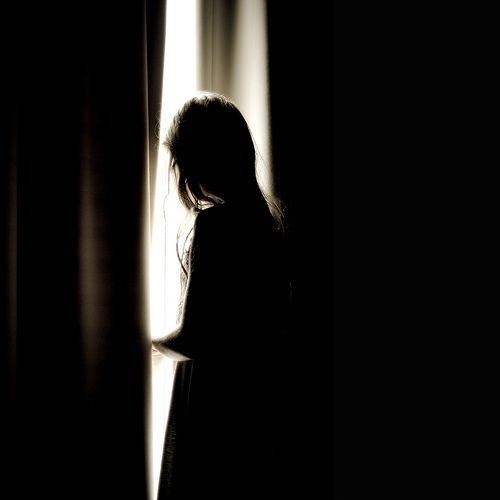 非主流颓废女生伤感黑白图片