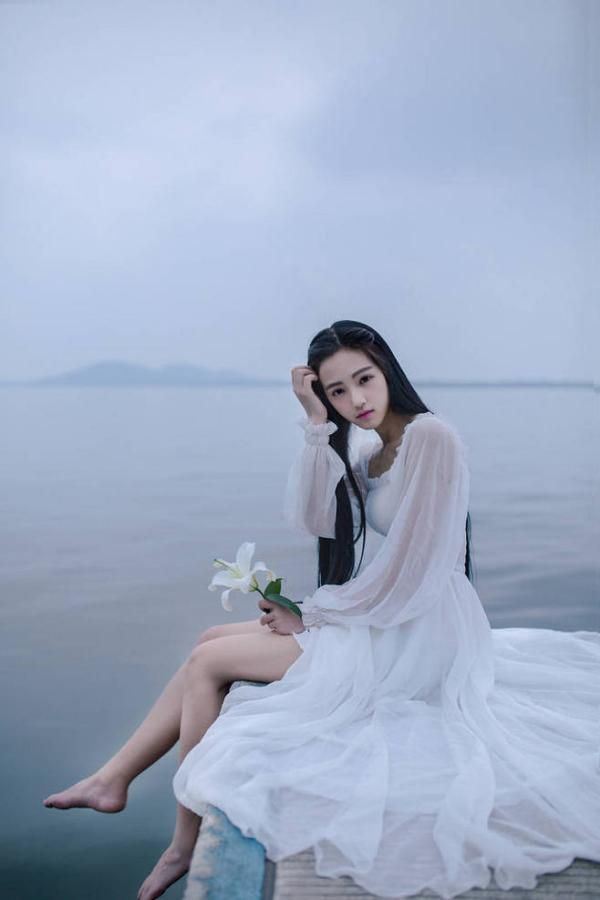 森系唯美意境女生图片