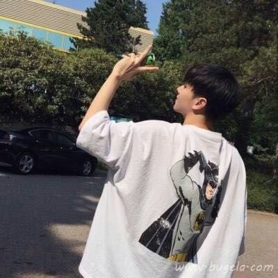 男生背影伤感的头像图片