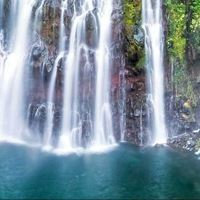 唯美好看的流水生财+小景瀑布景色_微信头像大全图片