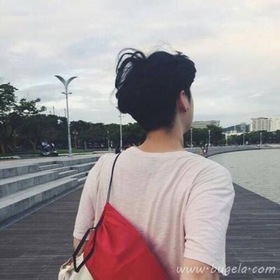 帅气背包男生头像 侧身背影背包头像图片