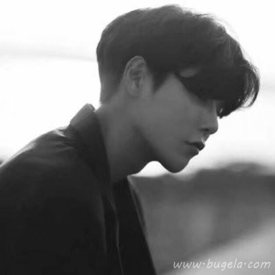男生伤感黑白系头像图片