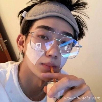 男生戴帽子帅气头像图片