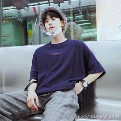男生戴帽子帅气头像图片