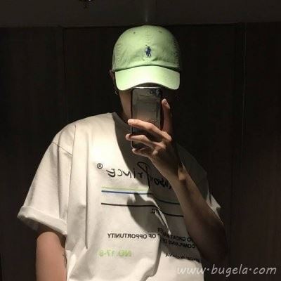 戴鸭舌帽男生头像图片