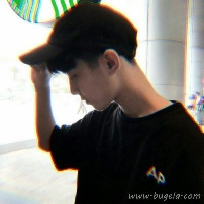 戴鸭舌帽男生头像图片
