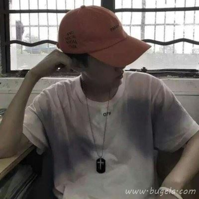 戴鸭舌帽男生头像图片