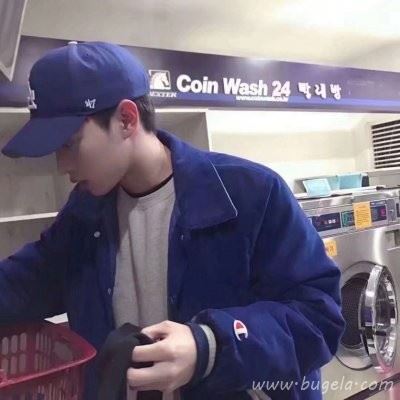 戴鸭舌帽男生头像图片