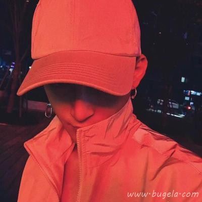 用手挡脸男生微信头像图片