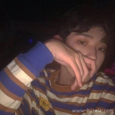 用手挡脸男生微信头像图片