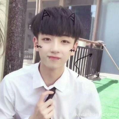 2021流行的男生白衬衣头像 活在当下的幸福图片