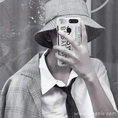 拿手机戴帽子男生头像图片
