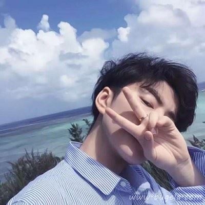 萌版男生剪刀手头像图片