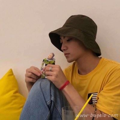 黄色系韩版男生头像图片