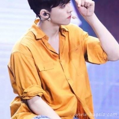 黄色系韩版男生头像图片