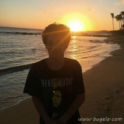 黄色系韩版男生头像图片